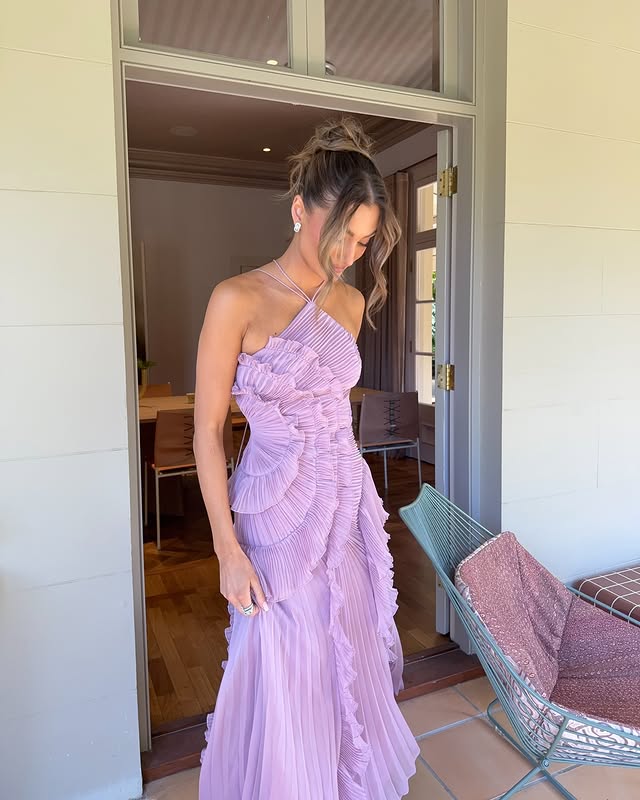Maeve Orielle. – Robe longue dos nu à volants pour femme, idéale pour les événements formels
