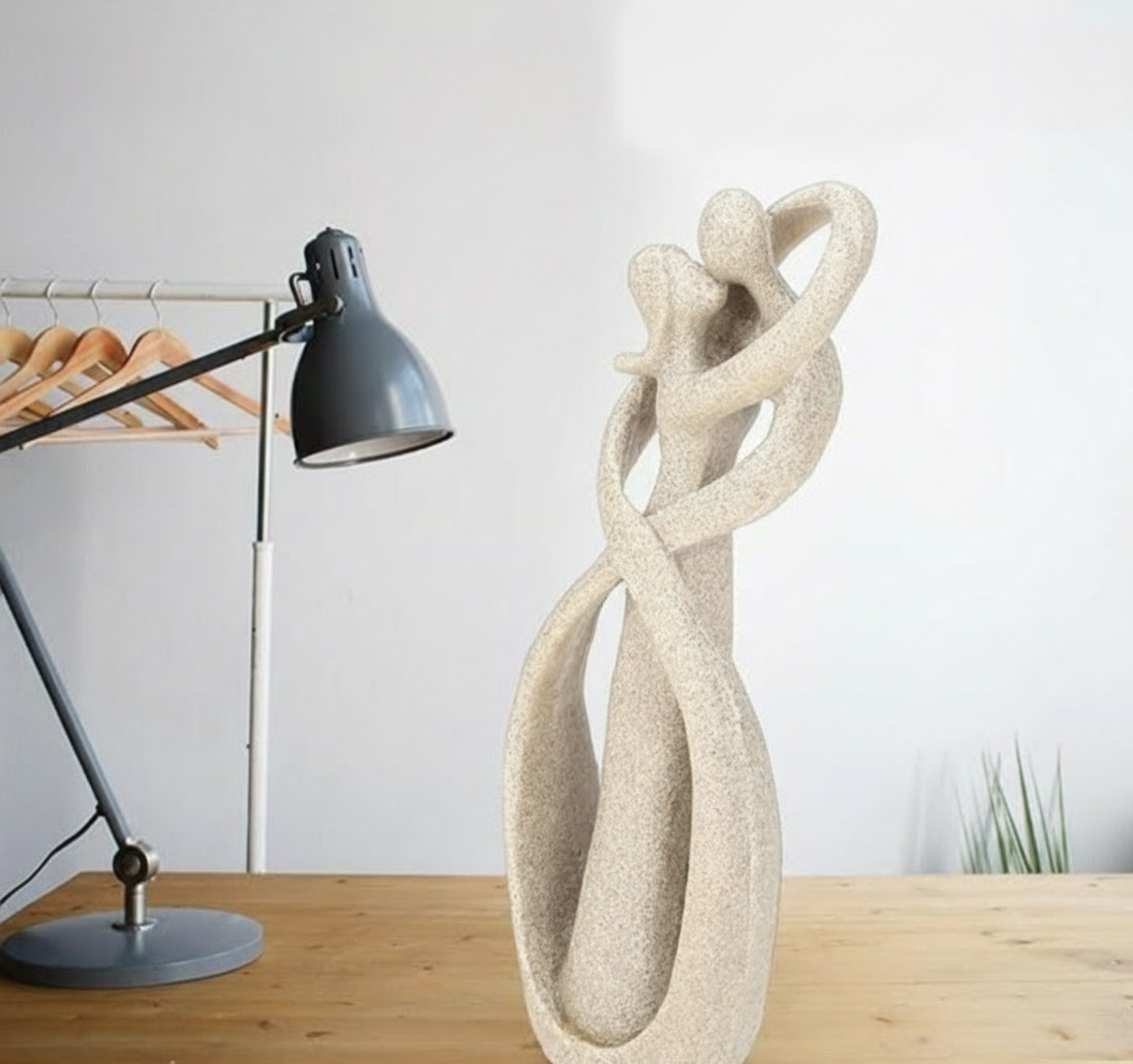Ewige Umarmung – Abstrakte Figur zeitloser Liebe | Moderne Wohndekoration und einzigartiges Geschenk