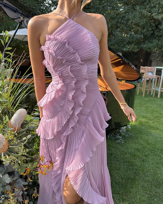 Maeve Orielle. – Robe longue dos nu à volants pour femme, idéale pour les événements formels