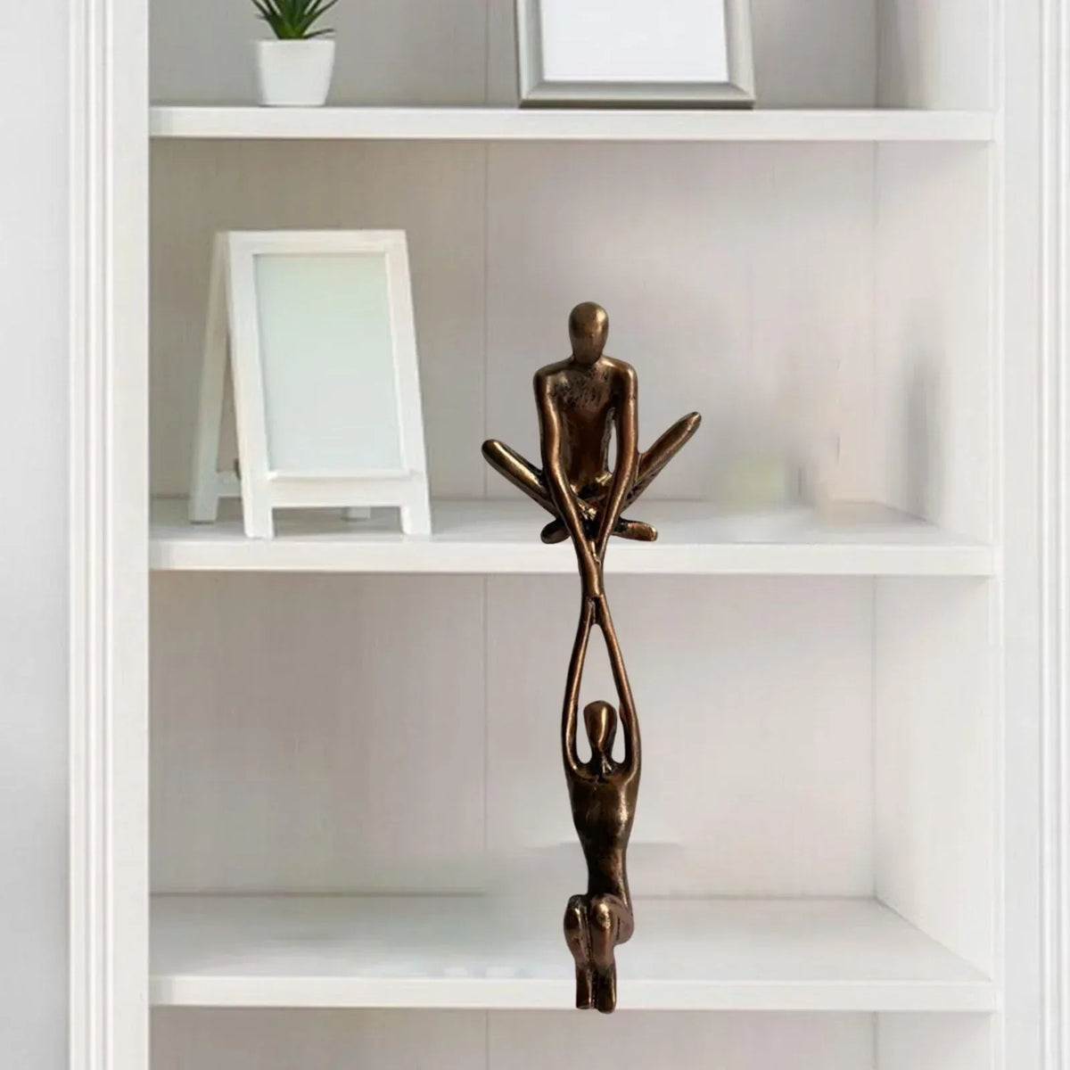 Skulptur ewiger Liebe und Stärke – Moderne Harzfigur für die Wohndekoration | Symbolisches Ornament und Geschenkstück