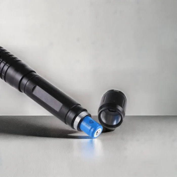 Leistungsstarke Laserlampe für Outdoor- und Gebrauchszwecke – wiederaufladbares Licht mit fokussiertem Strahl für Camping, Wandern und Notfallsituationen