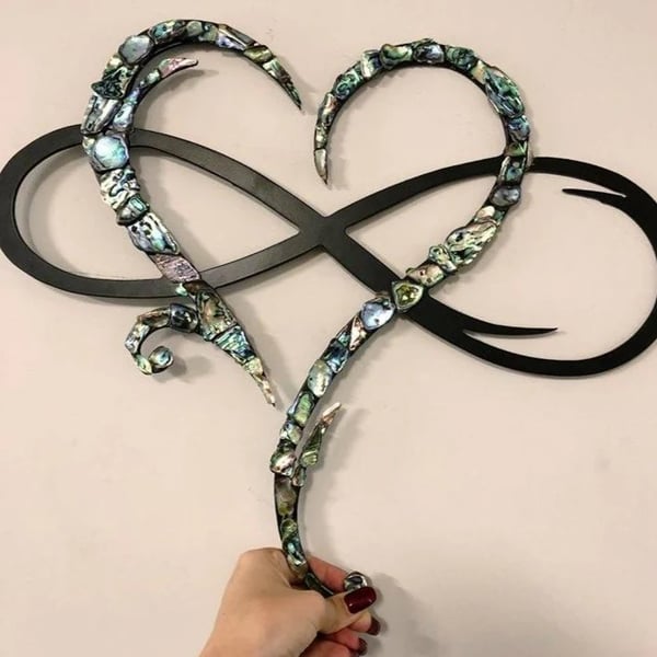Arte da parete a forma di cuore infinito in ferro - Design d'amore senza tempo