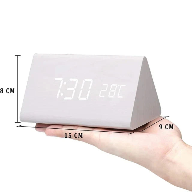 LED-Wecker mit Sprachsteuerung – Modernes Display für ein klares, minimalistisches Interieur