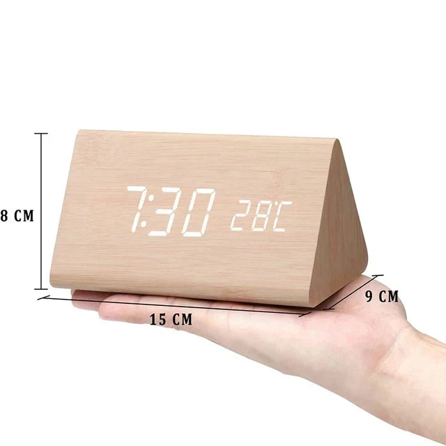 LED-Wecker mit Sprachsteuerung – Modernes Display für ein klares, minimalistisches Interieur