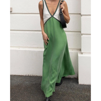 Raina J. – Robe longue élégante à détails contrastants