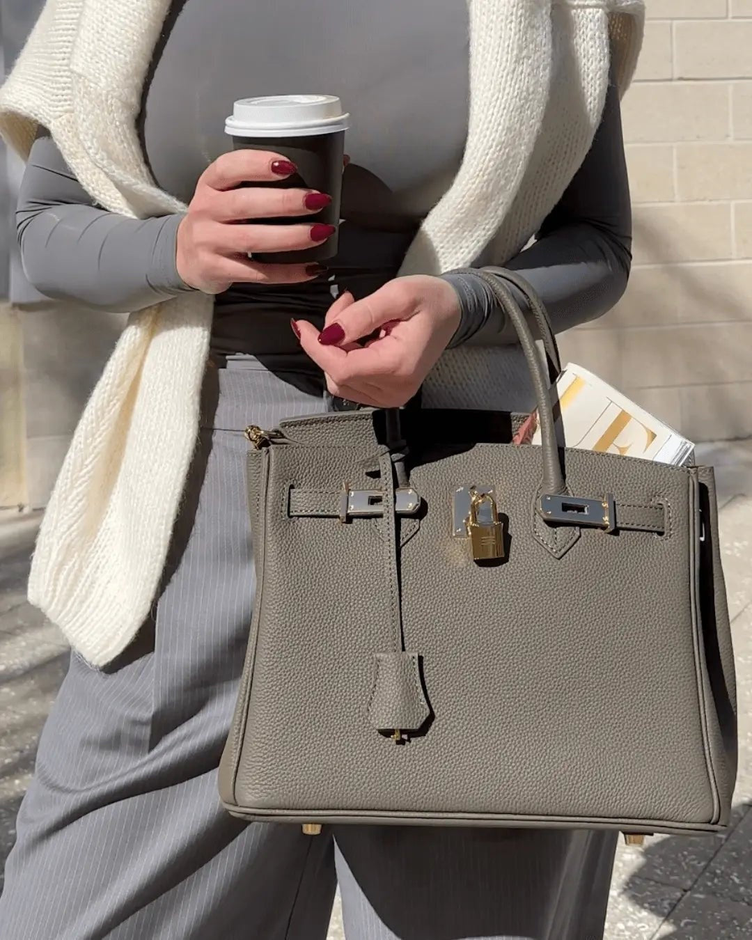 Sac à main élégant en cuir pour femme avec fermeture chic