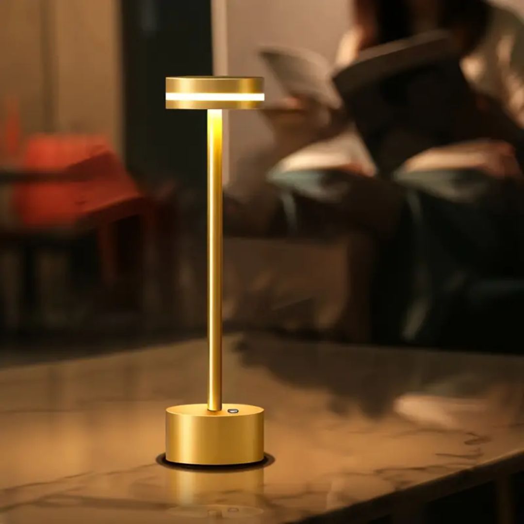 Elegante lampada da scrivania per un ufficio professionale – Illuminazione ambientale moderna per postazioni di lavoro e uffici domestici