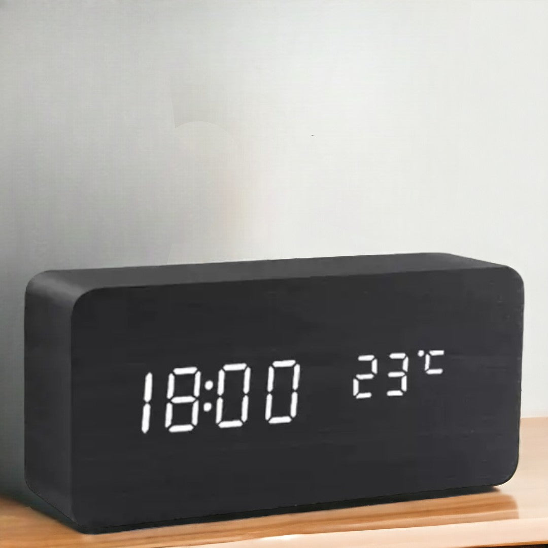 LED-Wecker mit Sprachsteuerung – Modernes Display für ein klares, minimalistisches Interieur